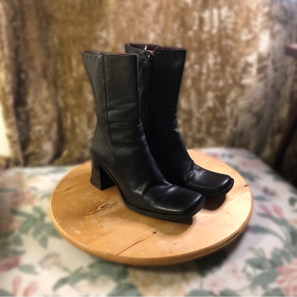🌹👢70s style Black Leather Boots with Square Toe & Block Heel👢🌹